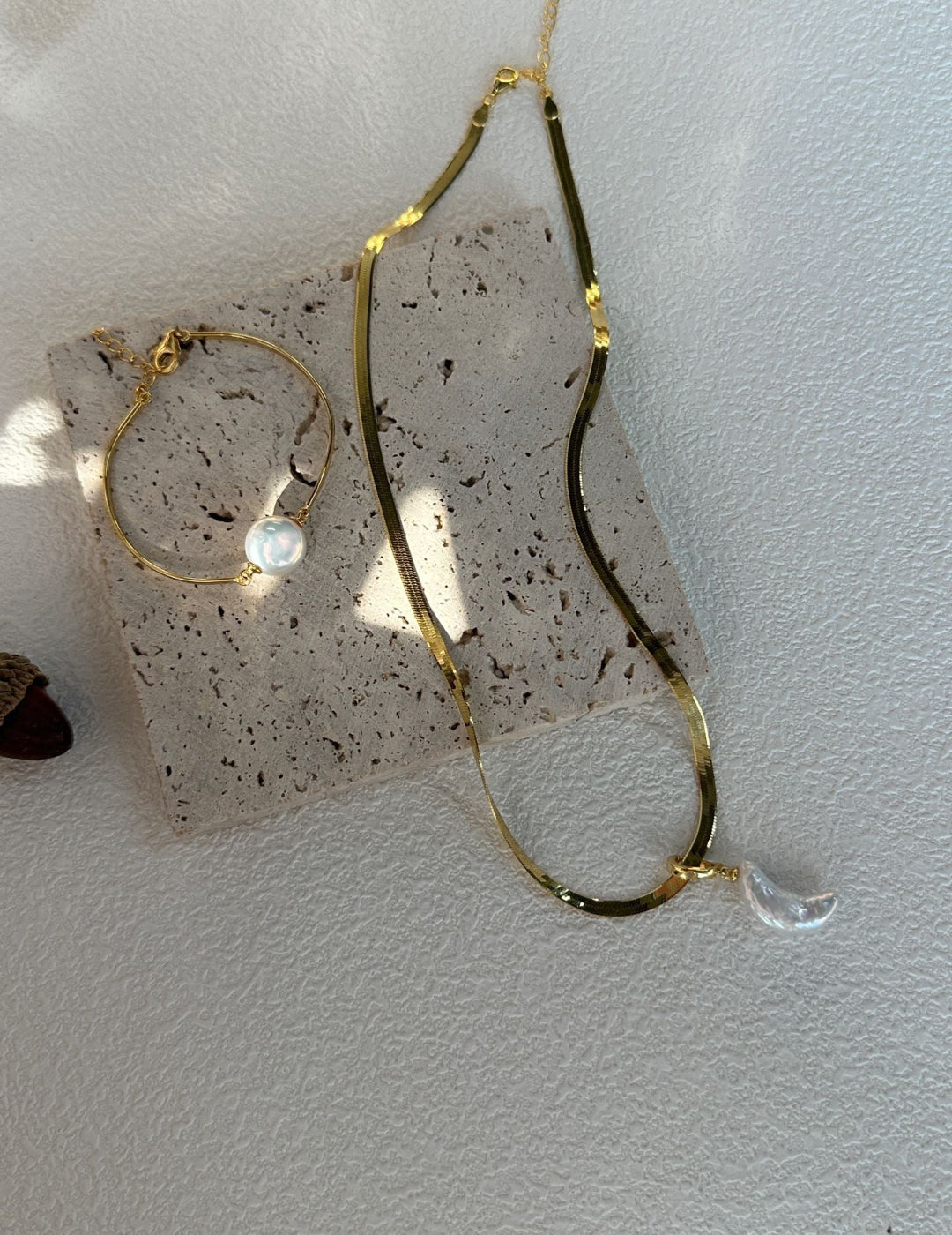 Sun Inspiration Baroque Pearl Bracelet and Necklace Set, Elegant and Timeless Design