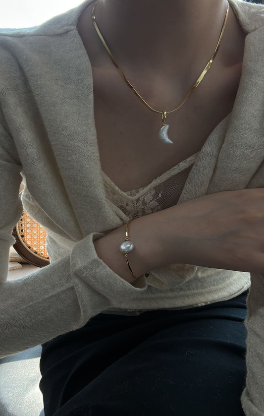 Model Wearing Sun Inspiration Baroque Pearl Bracelet, Showcasing Elegant Style