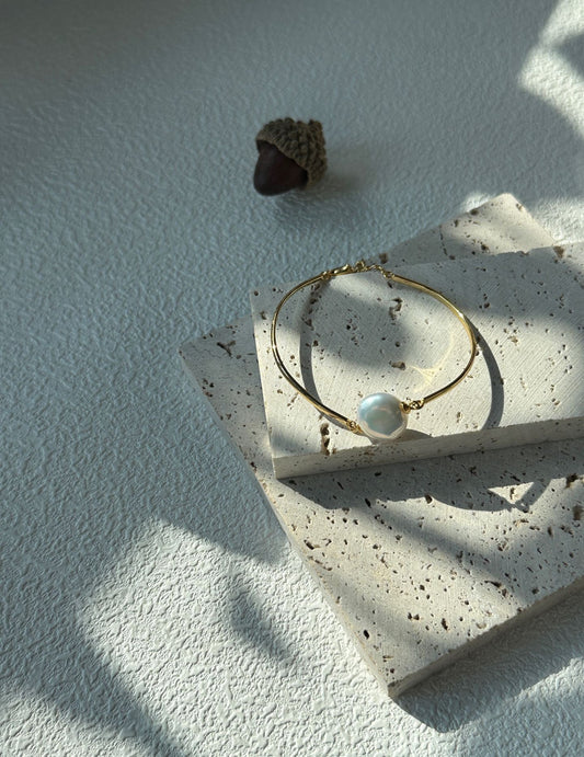 Handcrafted Sun Inspiration Baroque Pearl Bracelet for a Timeless Look