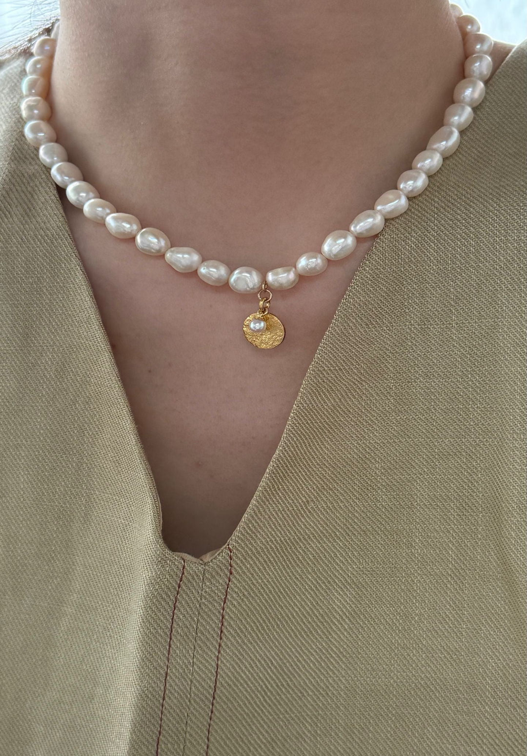 French Chic Pearl Necklace with 18K Gold-Plated Pendant Charm