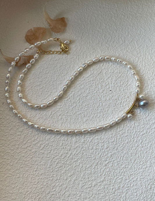 Baroque Pearl Necklace – Regal Beaded Chain with Gold Accent